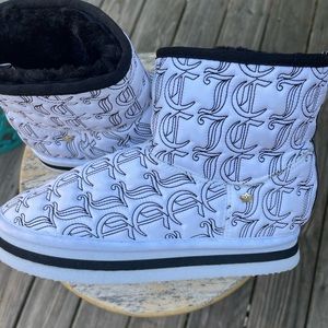 Juicy lined boots NWOT Low price